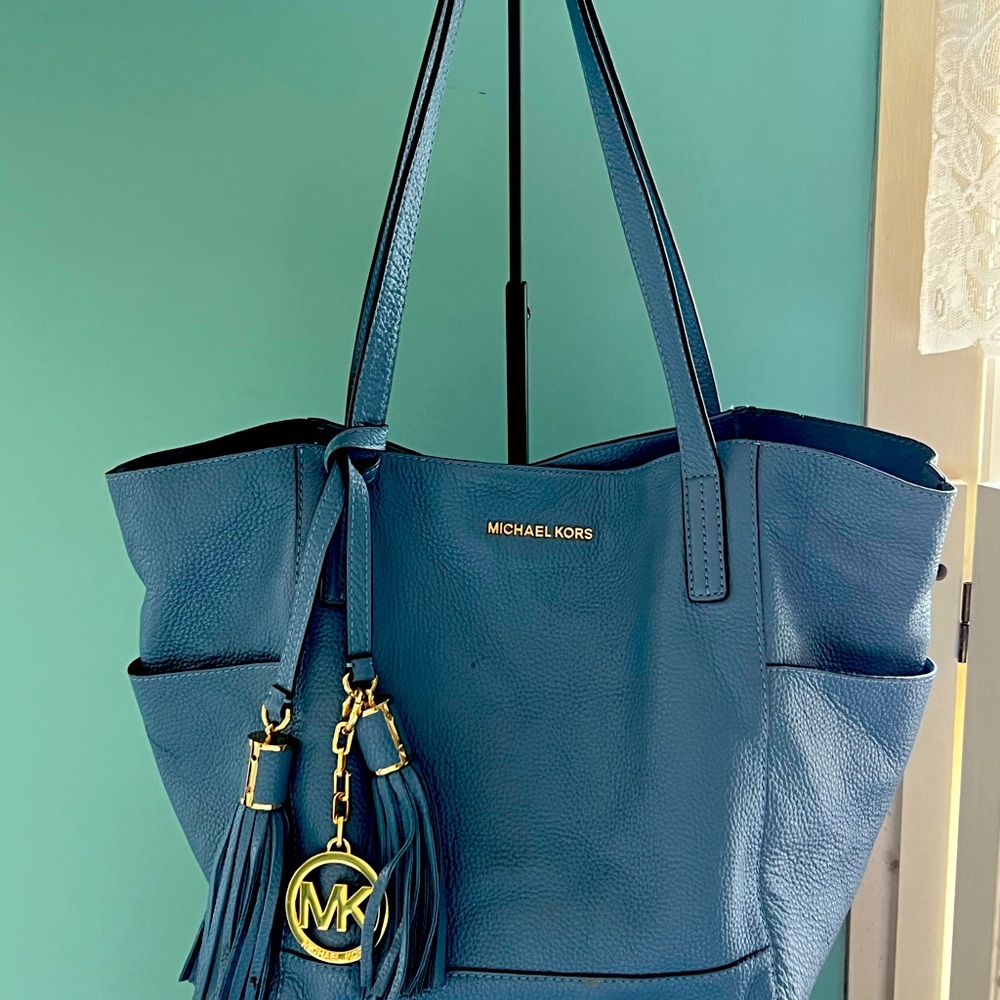 MICHAEL KORS Blue Pebbled Leather Tote Bag With Snap Out Center Compartment